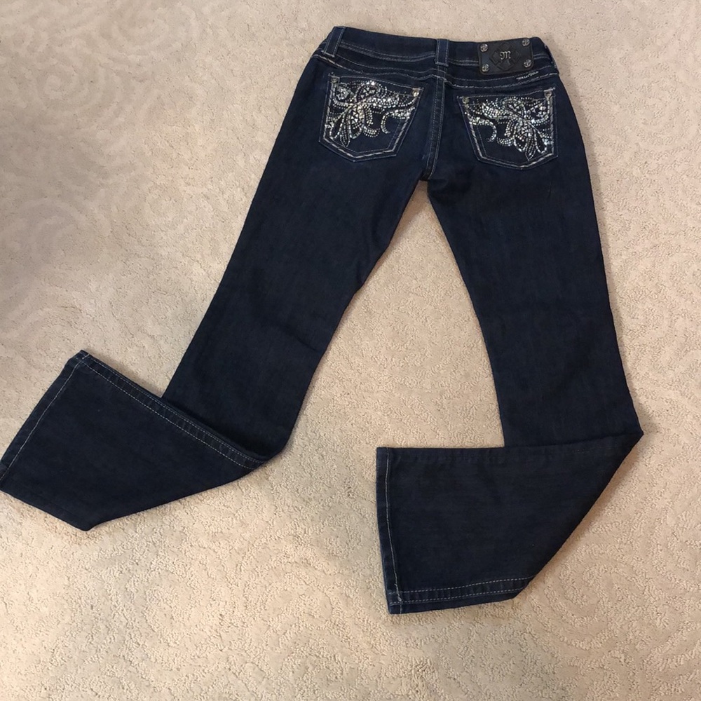 Miss Me sz 27 bootcut w/embellished pockets, dark wash, EUC!!🛍🎉